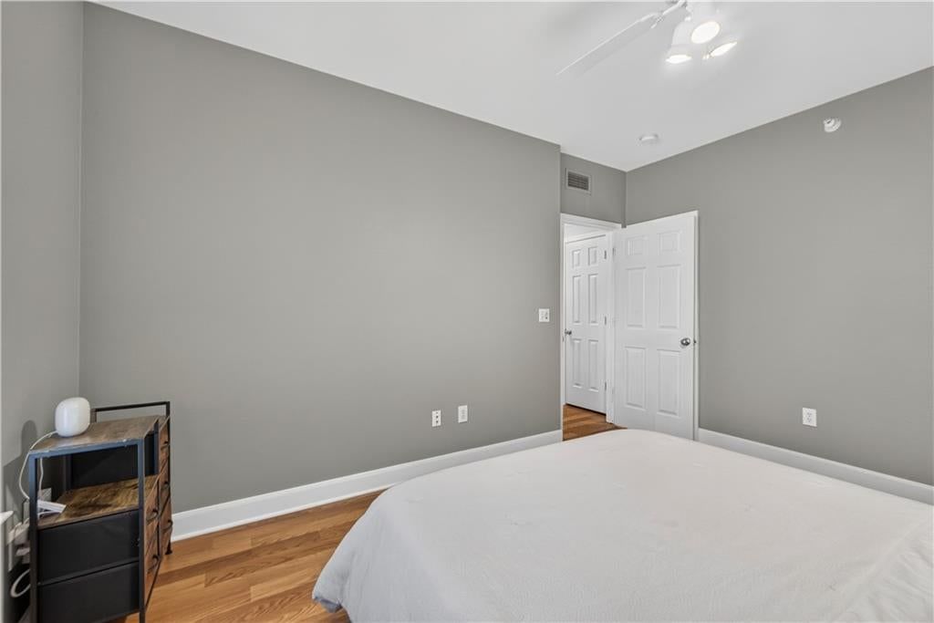 Photo 13 of 28 - 11610 Tomahawk Creek Parkway #K, Leawood, KS 66211