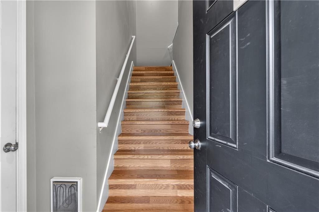 Photo 22 of 28 - 11610 Tomahawk Creek Parkway #K, Leawood, KS 66211