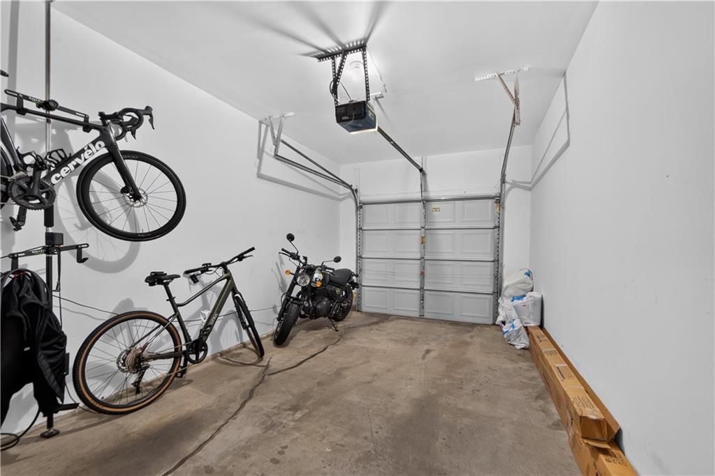 Photo 23 of 28 - 11610 Tomahawk Creek Parkway #K, Leawood, KS 66211