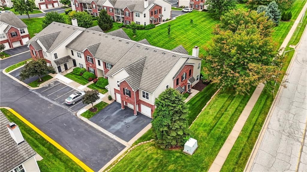 Photo 24 of 28 - 11610 Tomahawk Creek Parkway #K, Leawood, KS 66211