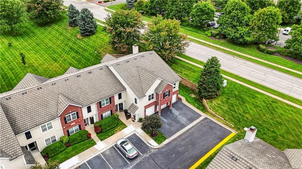 Photo 25 of 28 - 11610 Tomahawk Creek Parkway #K, Leawood, KS 66211