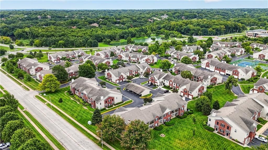 Photo 26 of 28 - 11610 Tomahawk Creek Parkway #K, Leawood, KS 66211
