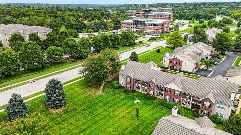 Photo 27 of 28 - 11610 Tomahawk Creek Parkway #K, Leawood, KS 66211