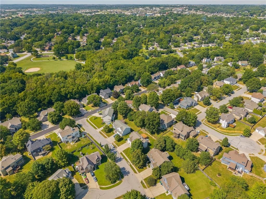 Photo 12 of 50 - 1312 Hillary Drive, Liberty, MO 64068