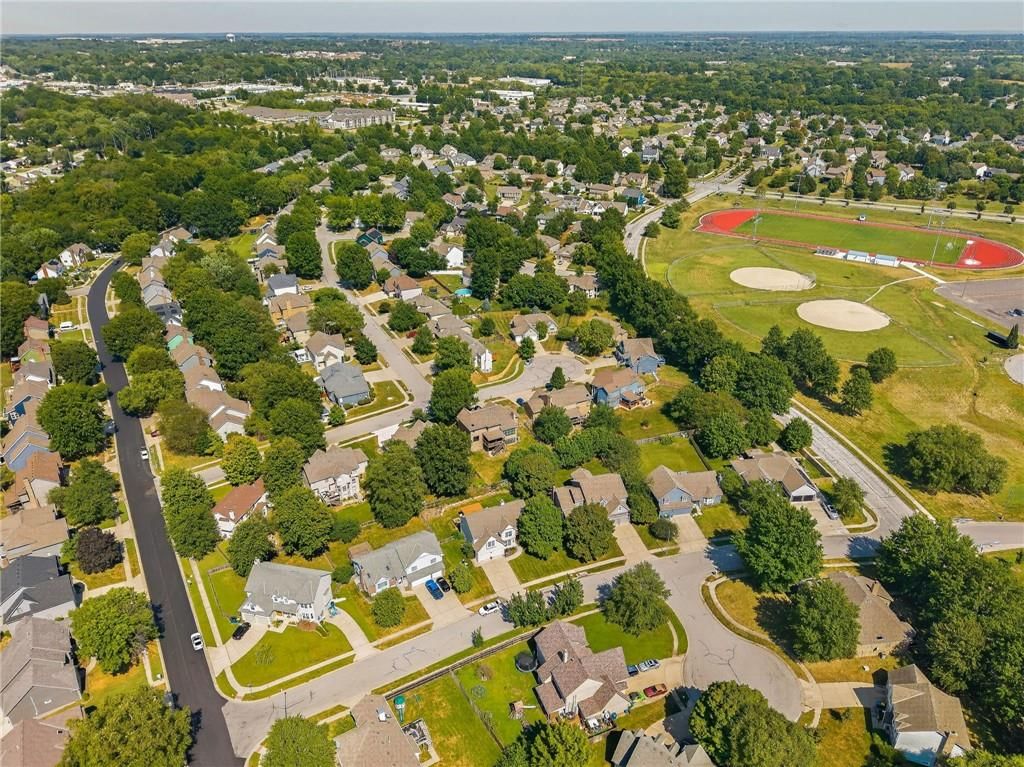 Photo 13 of 50 - 1312 Hillary Drive, Liberty, MO 64068