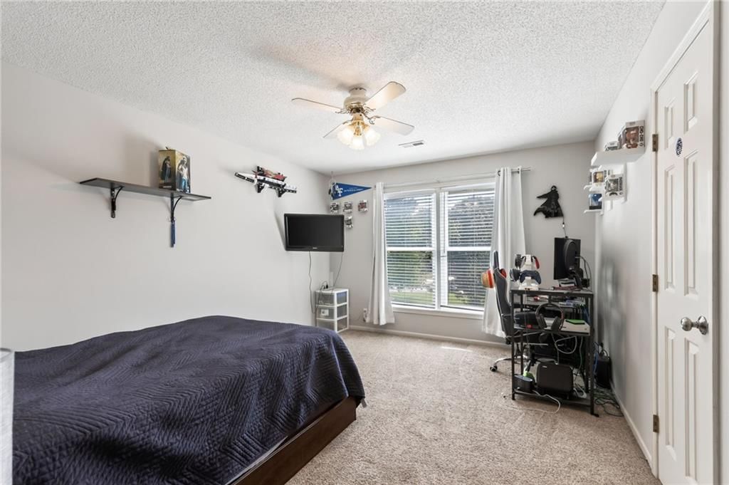 Photo 39 of 50 - 1312 Hillary Drive, Liberty, MO 64068