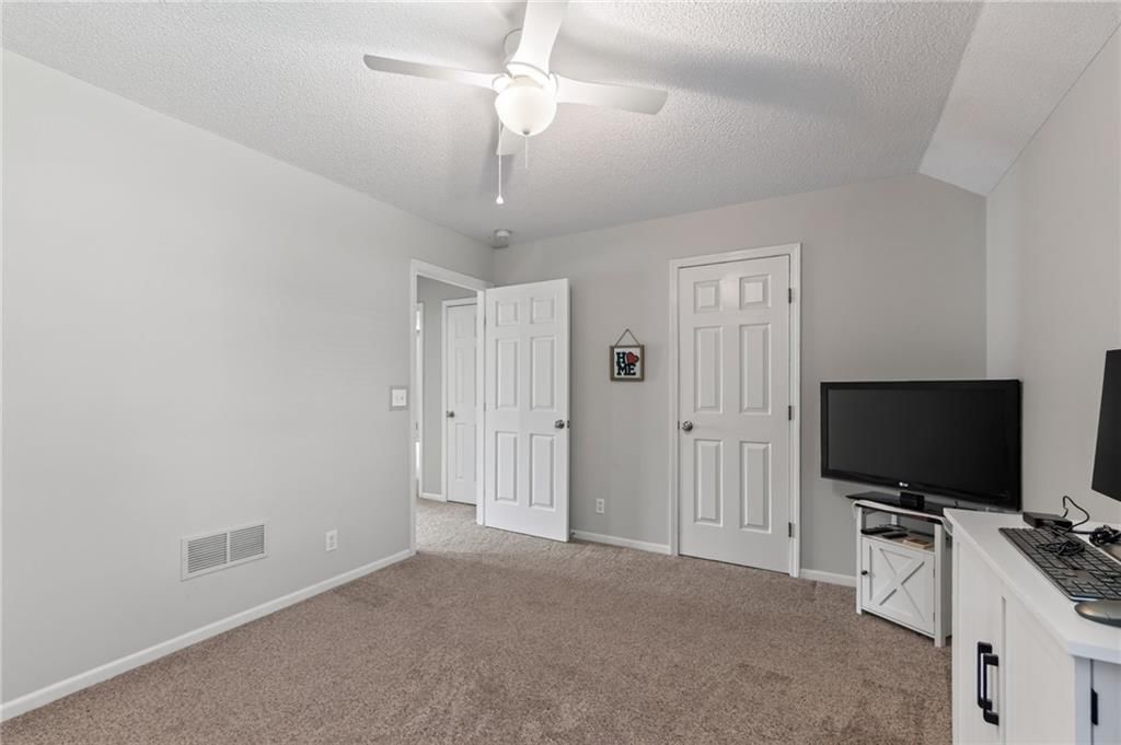 Photo 42 of 50 - 1312 Hillary Drive, Liberty, MO 64068