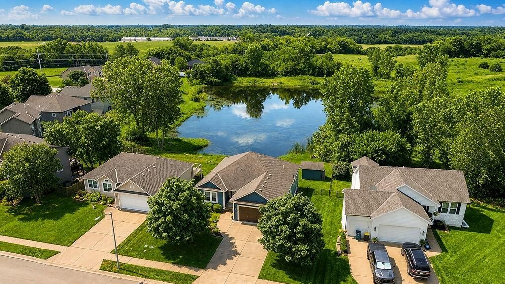 121 S 16th Terrace, Louisburg, KS