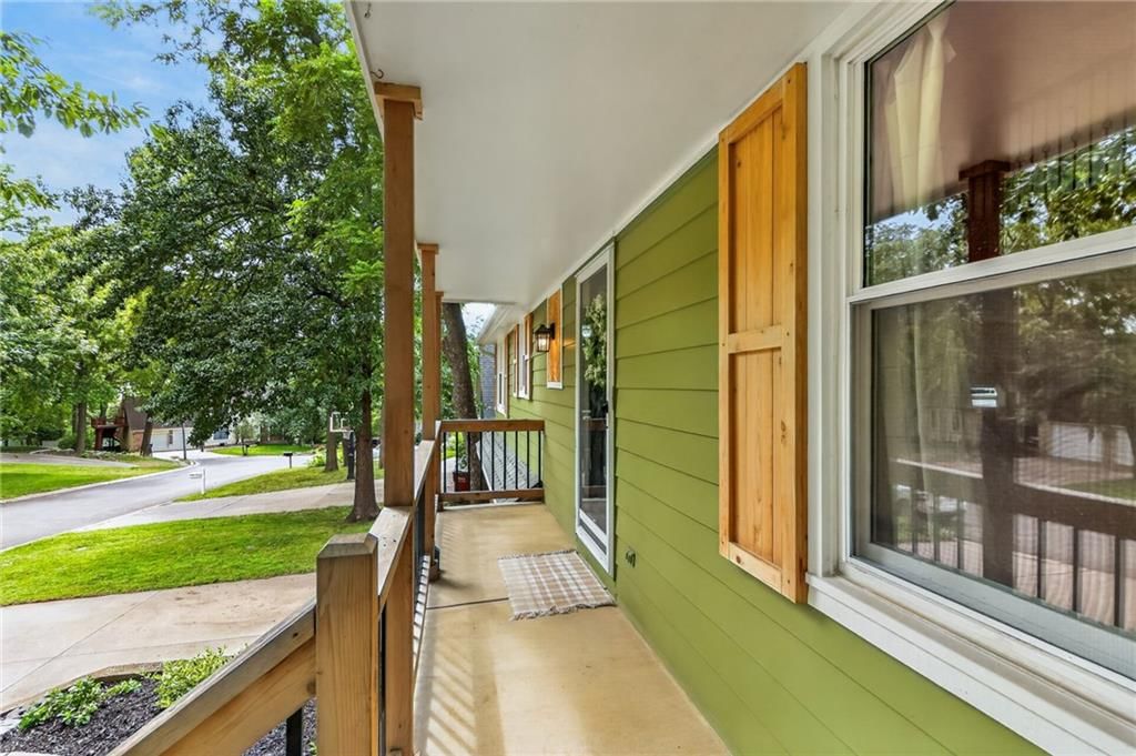 1109 NW Forest Drive — photo 2