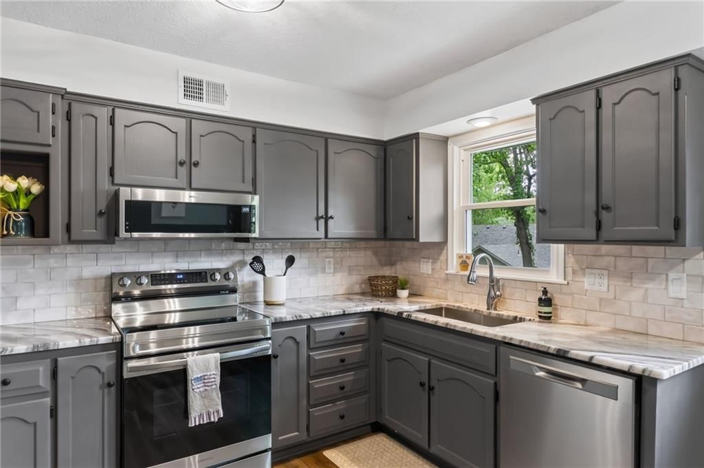 1109 NW Forest Drive — photo 9