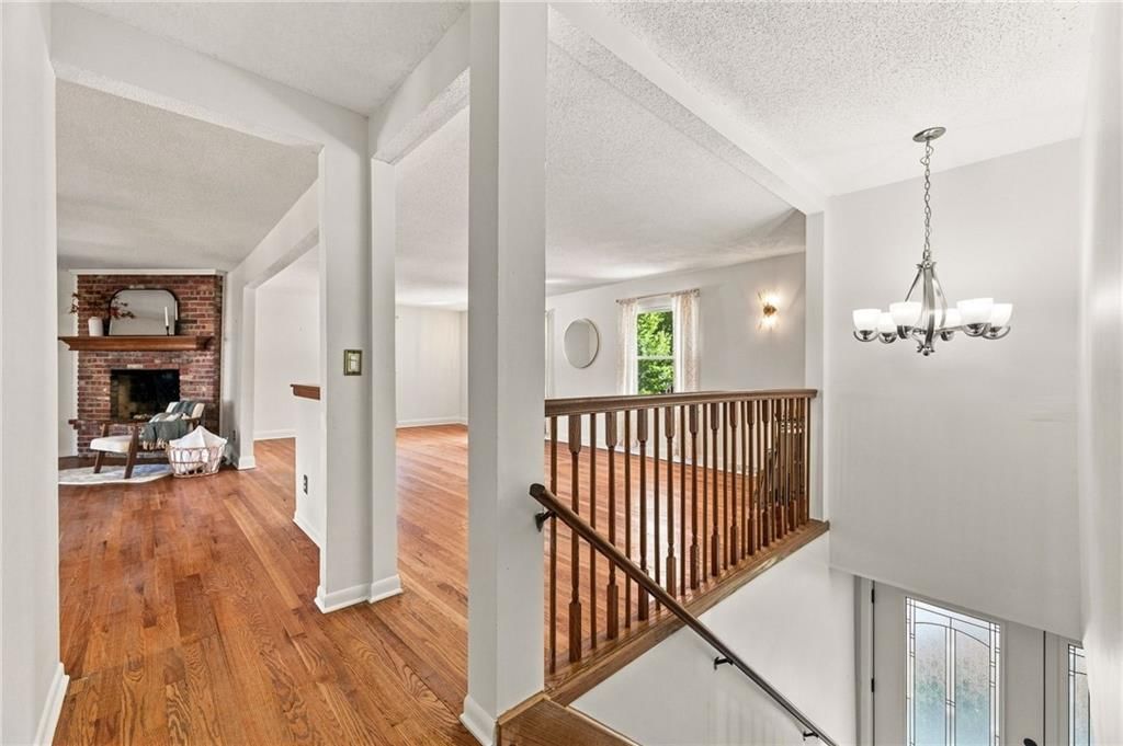 912 W 98th Street — photo 5