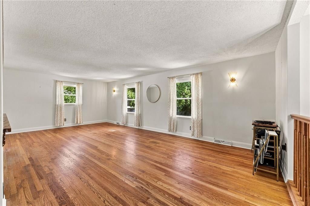 912 W 98th Street — photo 6