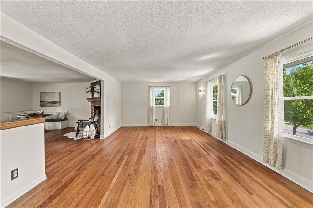 912 W 98th Street — photo 7