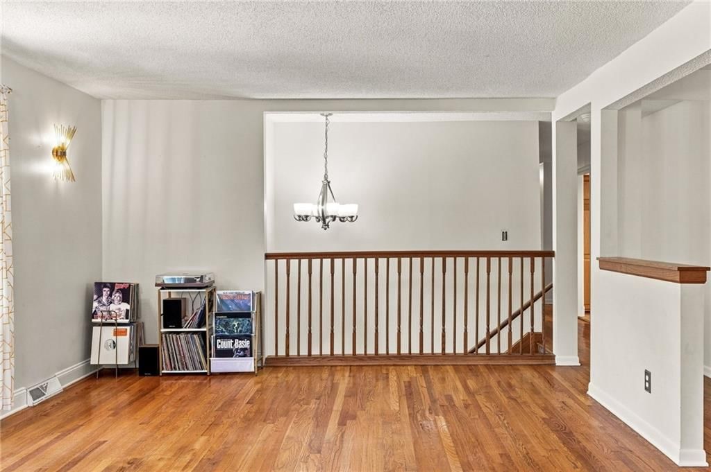 912 W 98th Street — photo 10
