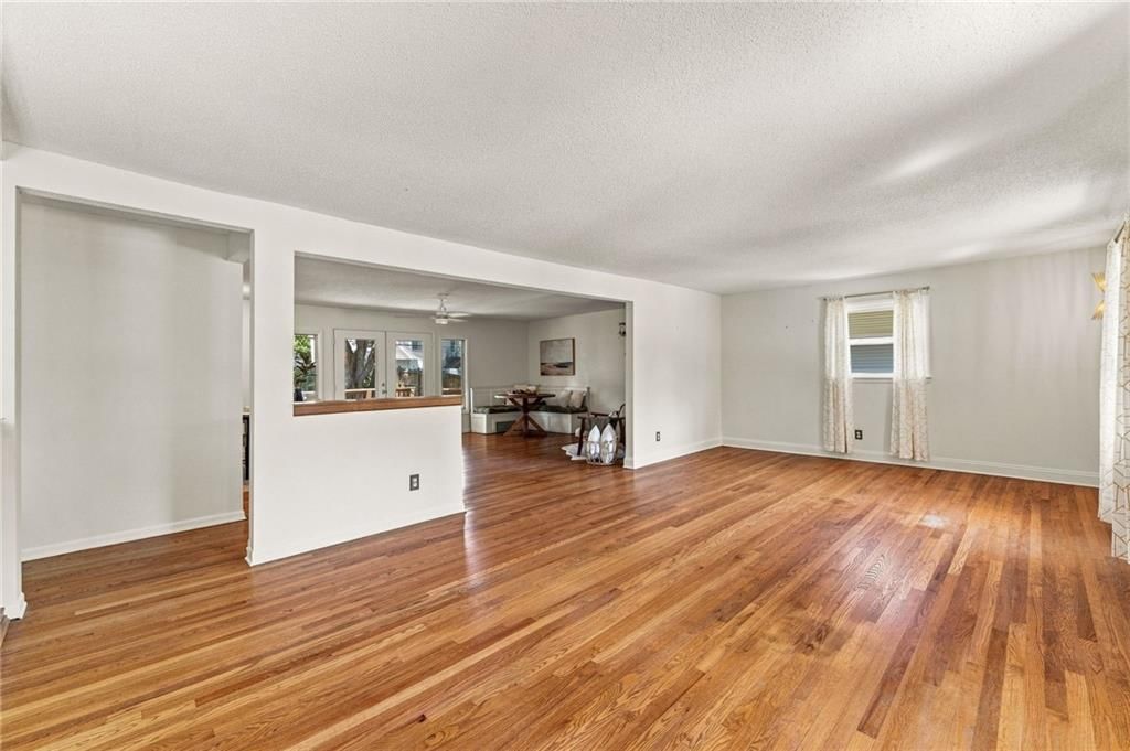 912 W 98th Street — photo 11