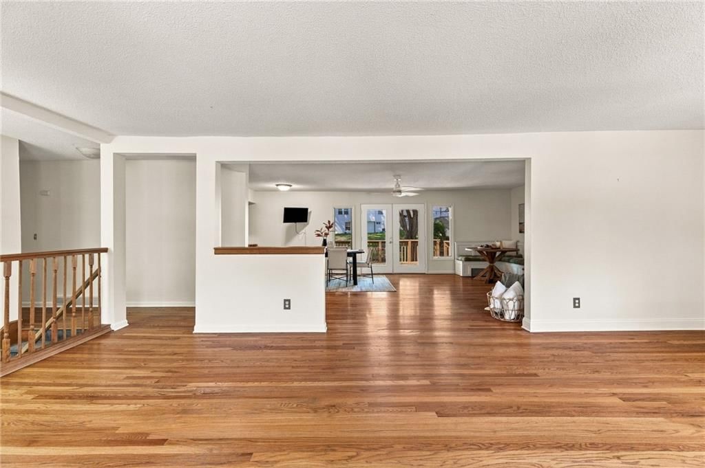 912 W 98th Street — photo 12