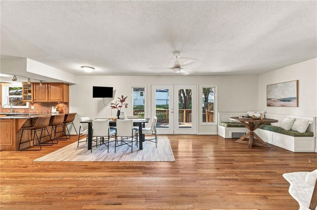 912 W 98th Street — photo 13