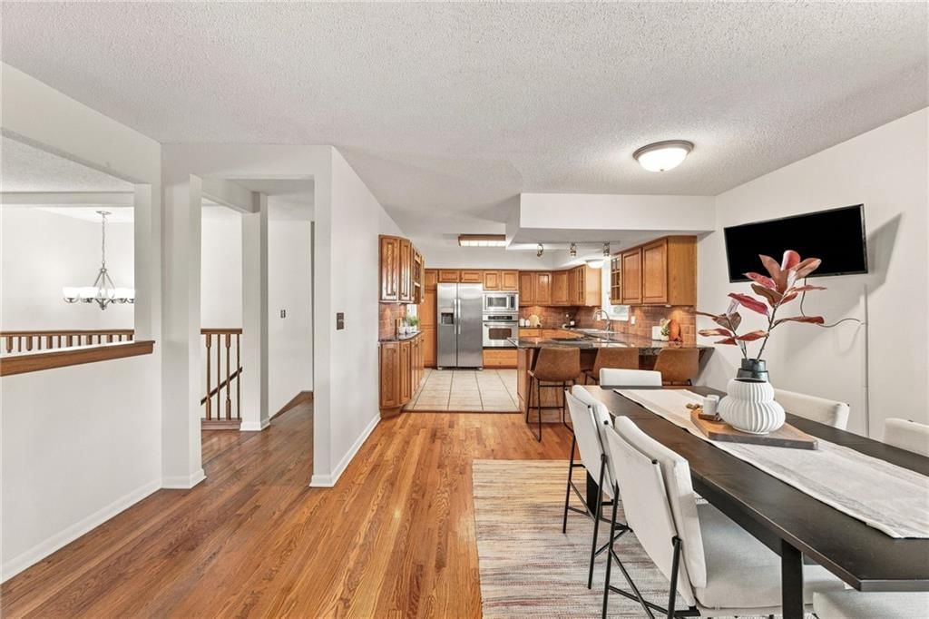 912 W 98th Street — photo 18