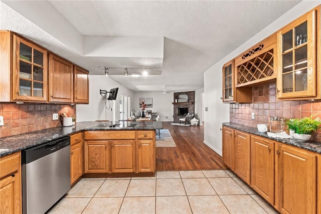912 W 98th Street — photo 26