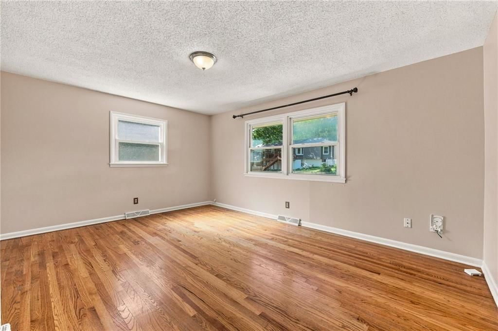 912 W 98th Street — photo 32