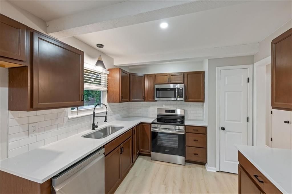 Photo 8 of 24, 513 Stacey Drive, Belton, MO 64012