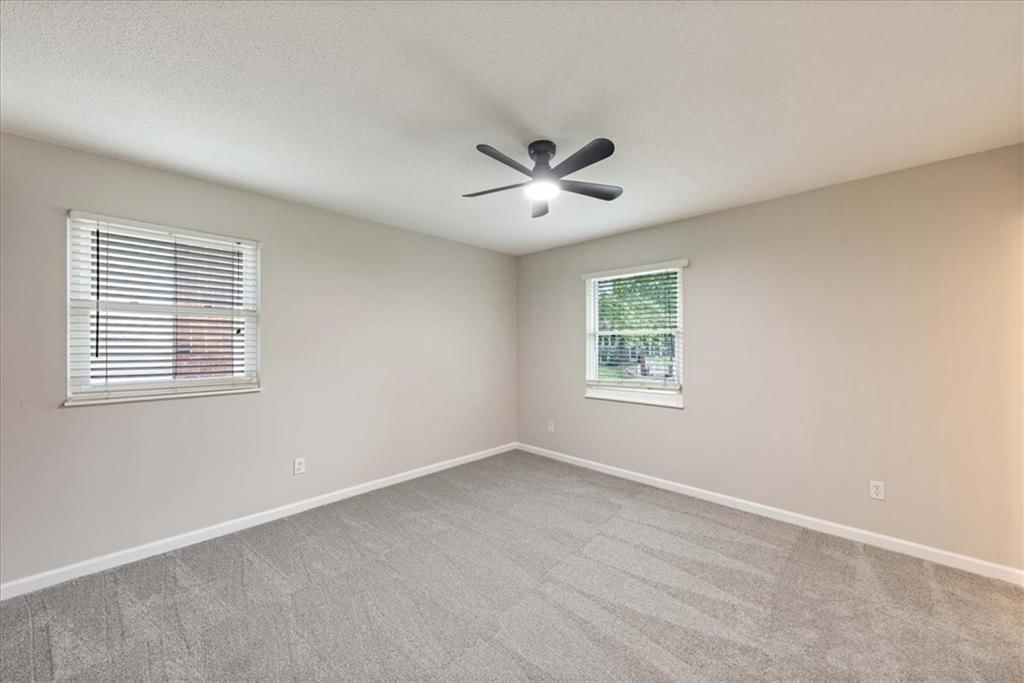 Photo 14 of 24 - 513 Stacey Drive, Belton, MO 64012