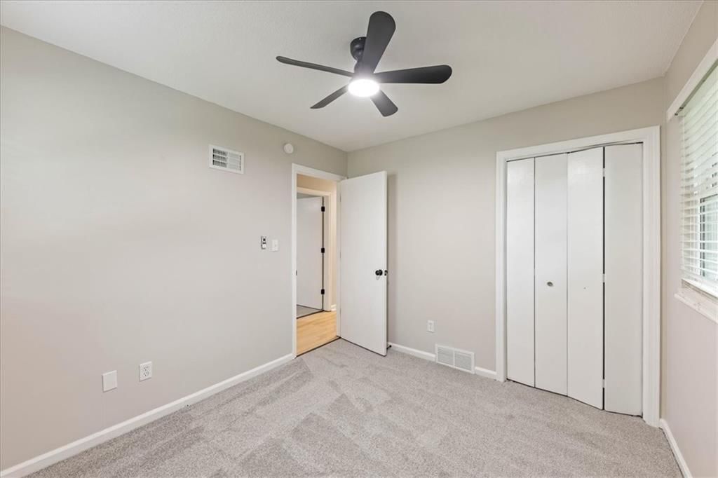 Photo 13 of 24 - 513 Stacey Drive, Belton, MO 64012