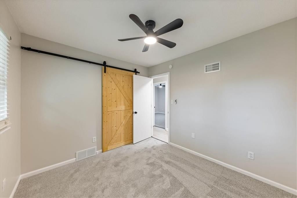 Photo 11 of 24 - 513 Stacey Drive, Belton, MO 64012