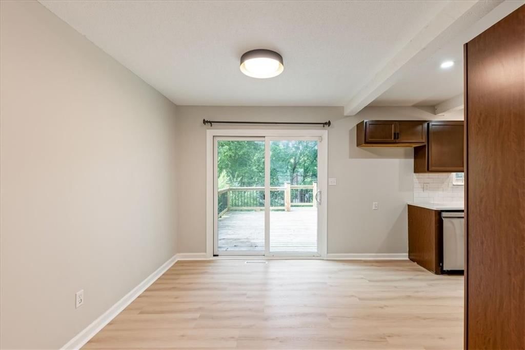 Photo 6 of 24 - 513 Stacey Drive, Belton, MO 64012