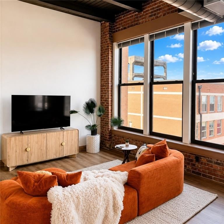 308 W 8th Street — photo 9