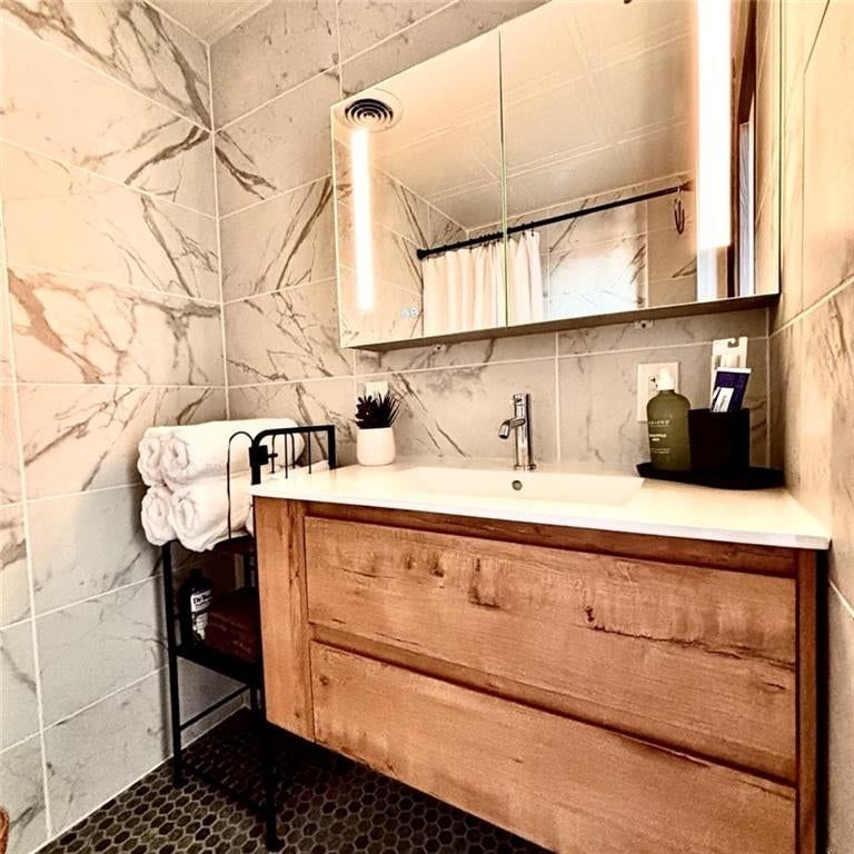 308 W 8th Street — photo 19