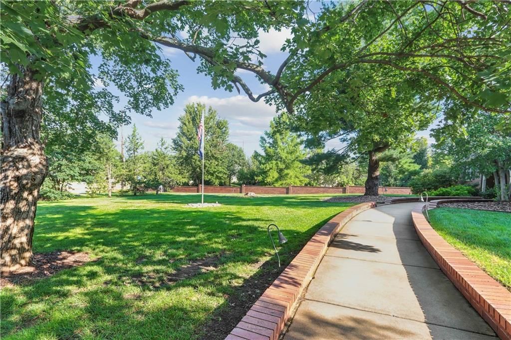 11848 W 144th Place, Olathe, KS: listing photo 3