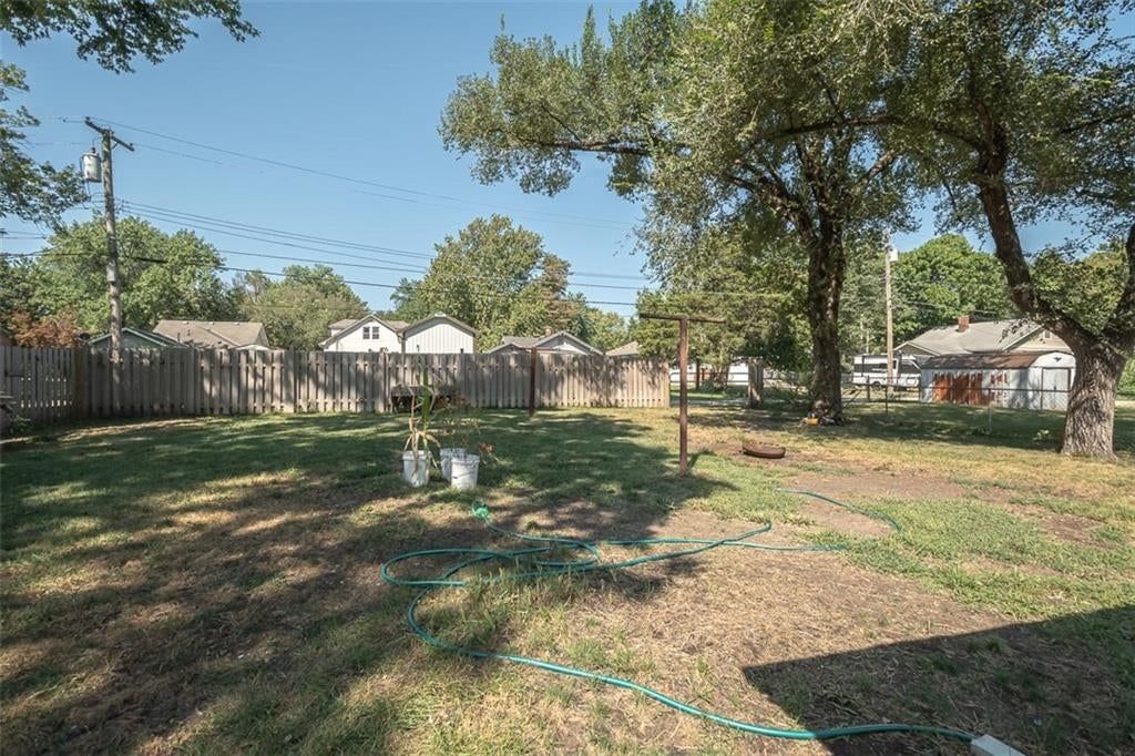 916 S Maple Street — photo 22