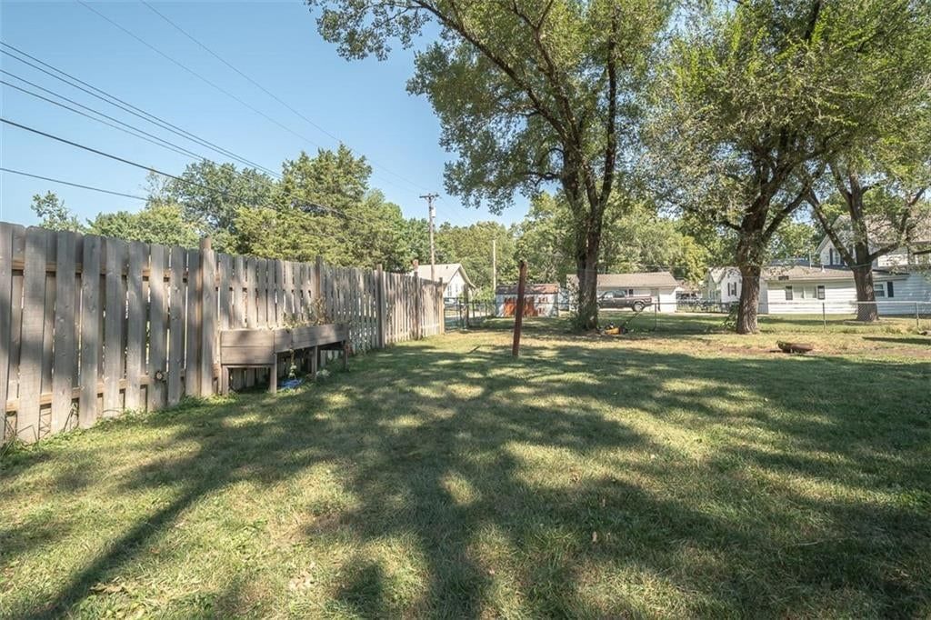 916 S Maple Street — photo 23