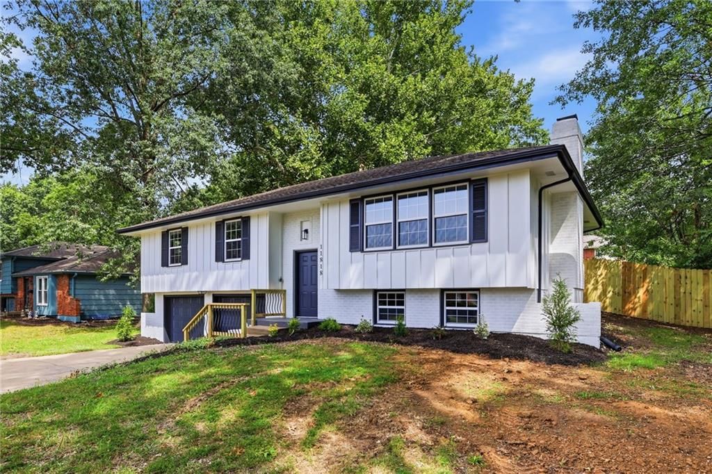 Photo 3 of 32 - 11818 E 62nd Terrace, Kansas City, MO 64133