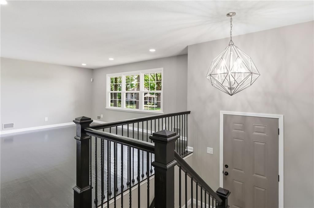 Statement lighting at 11818 E 62nd Terrace, Kansas City, MO 64133