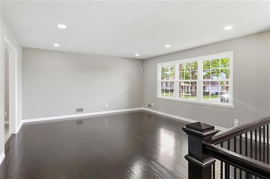 Photo 5 of 32 - 11818 E 62nd Terrace, Kansas City, MO 64133