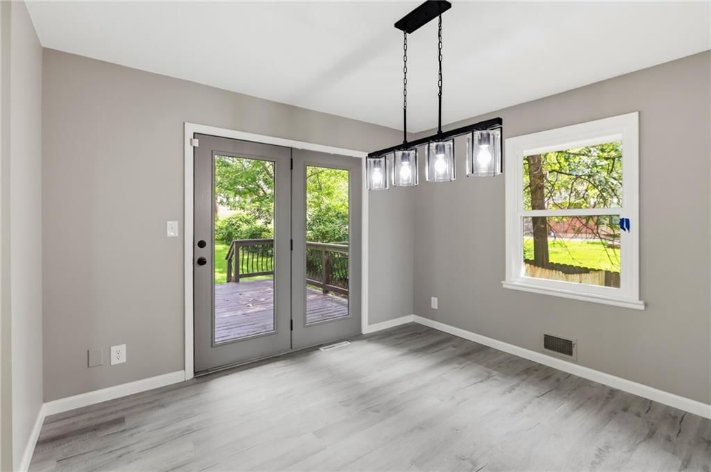 Photo 8 of 32 - 11818 E 62nd Terrace, Kansas City, MO 64133