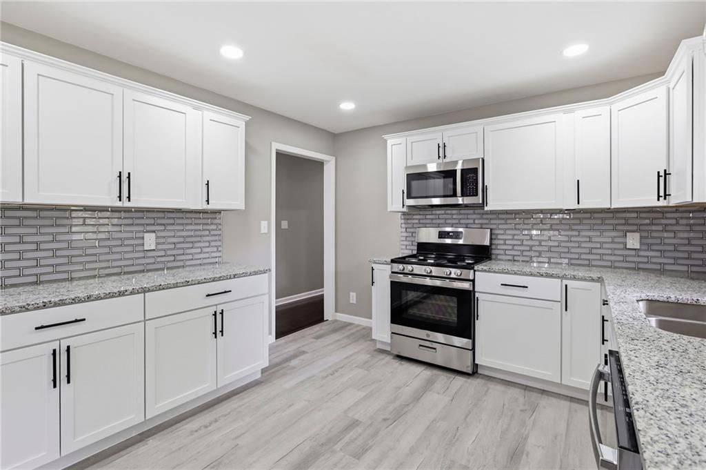 Photo 11 of 32 - 11818 E 62nd Terrace, Kansas City, MO 64133