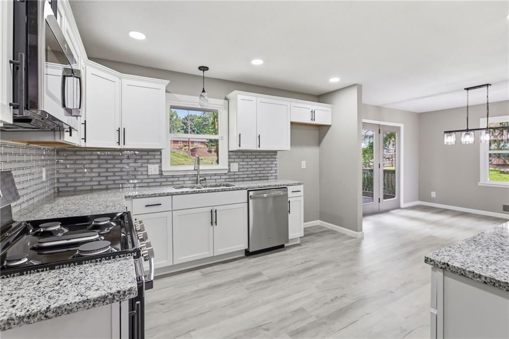 Photo 12 of 32 - 11818 E 62nd Terrace, Kansas City, MO 64133