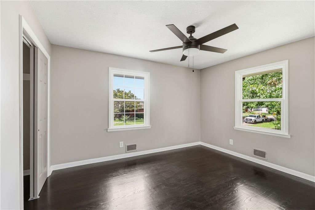 Photo 16 of 32 - 11818 E 62nd Terrace, Kansas City, MO 64133