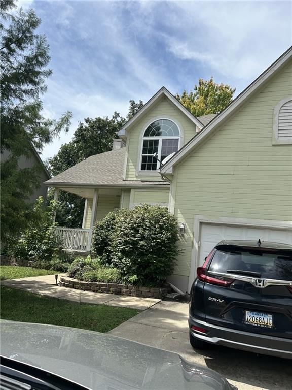 978 E Pineview Street, Olathe, KS