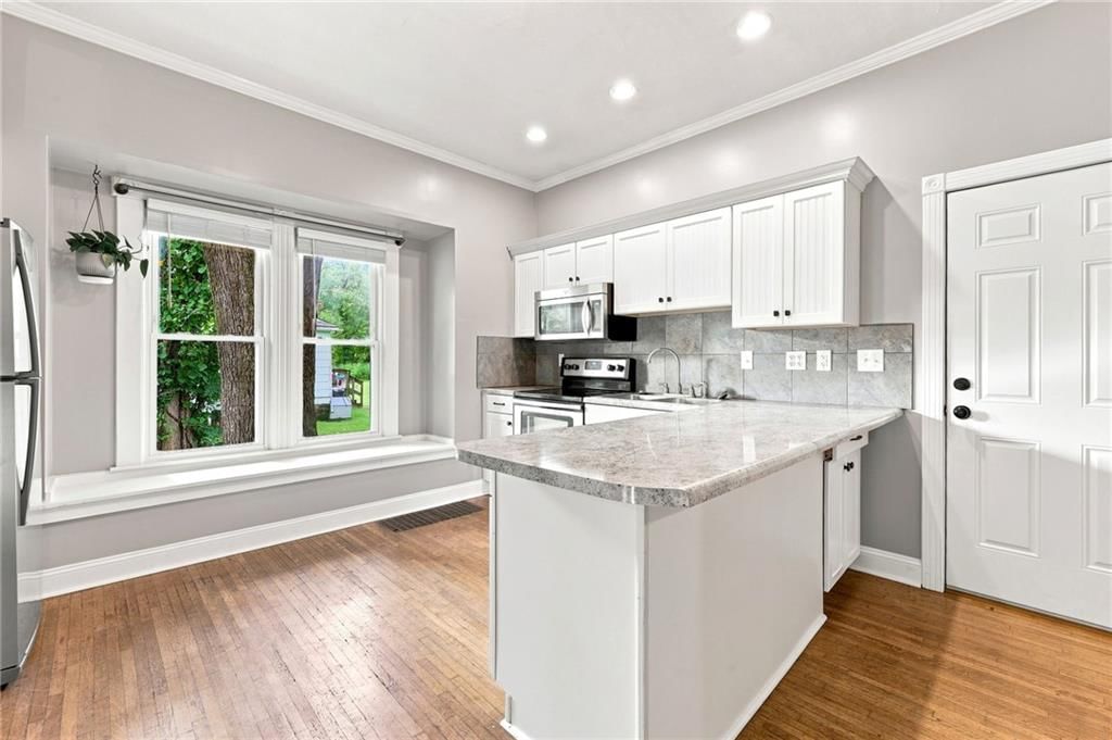 810 N Holden Street — photo 6