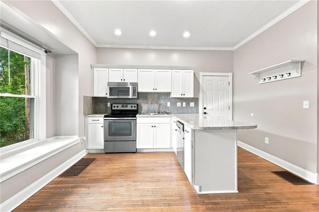 810 N Holden Street — photo 7