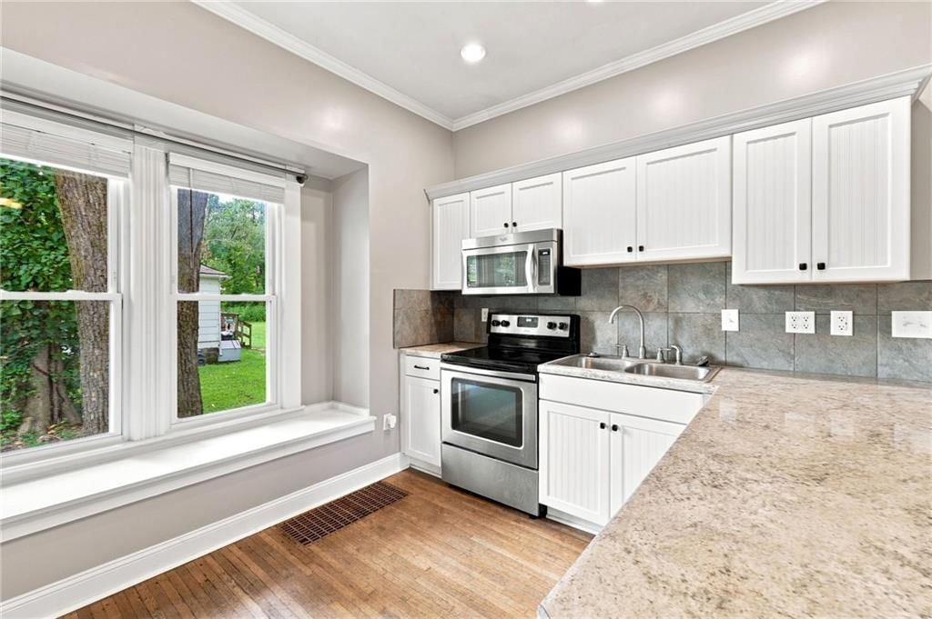 810 N Holden Street — photo 8