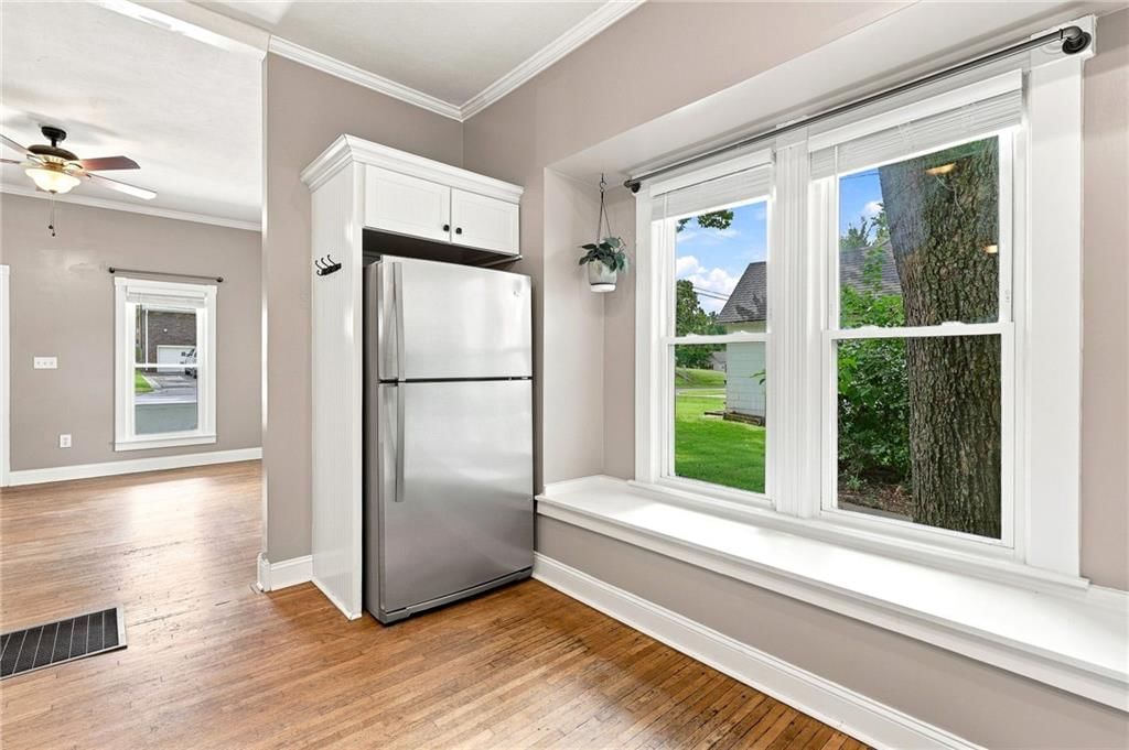 810 N Holden Street — photo 11