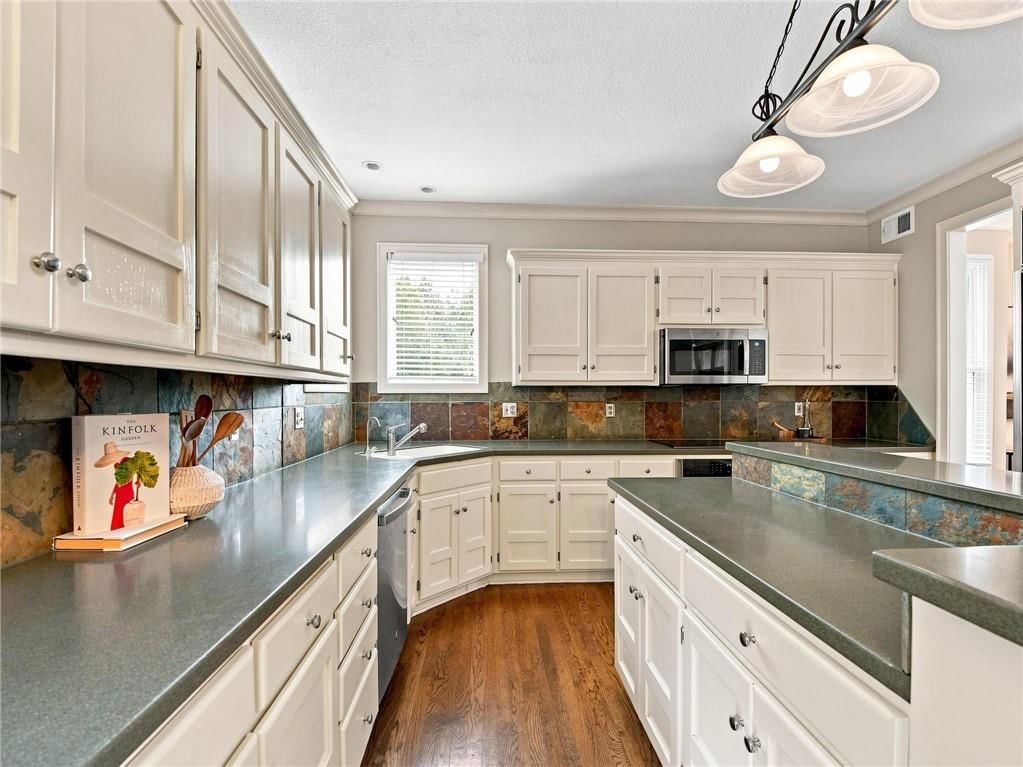 Photo 23 of 86 - 5415 W 161st Terrace, Overland Park, KS 66085