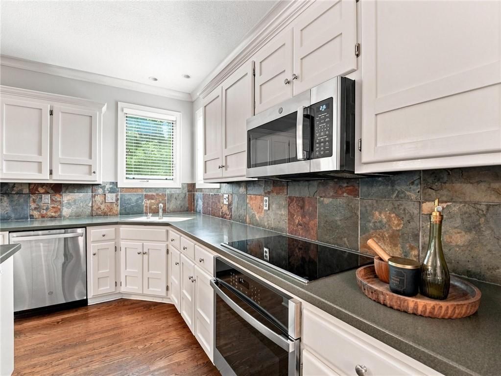Photo 25 of 86 - 5415 W 161st Terrace, Overland Park, KS 66085