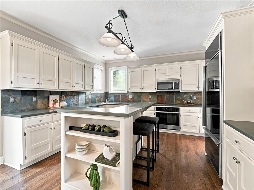 Photo 26 of 86 - 5415 W 161st Terrace, Overland Park, KS 66085