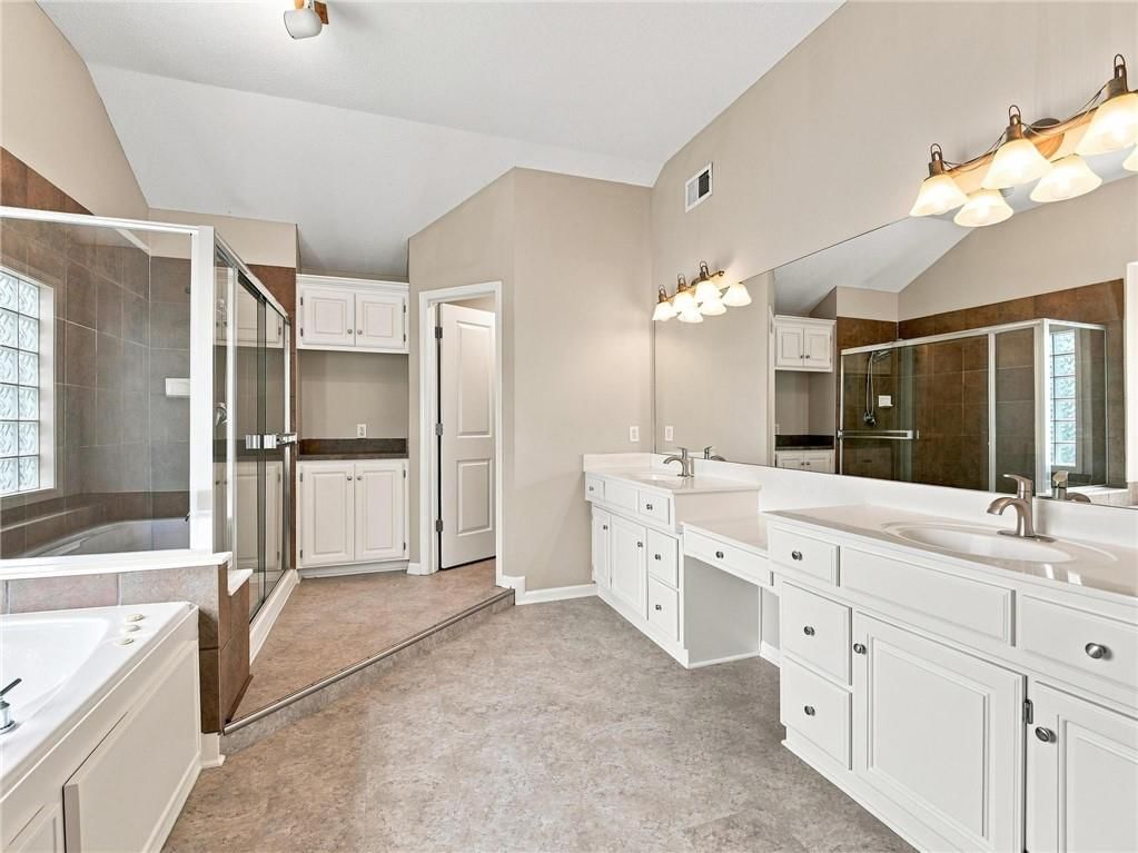 Photo 35 of 86 - 5415 W 161st Terrace, Overland Park, KS 66085